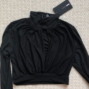 Long sleeve crop top.